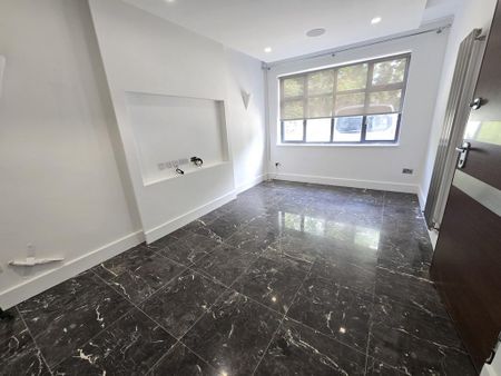 4 bedroom semi-detached house to rent - Photo 4