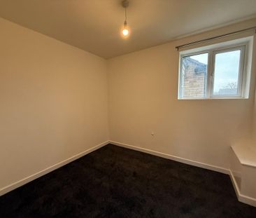 3 bedroom flat to rent - Photo 3