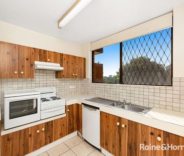 Spacious unit in Quiet street! - Photo 3