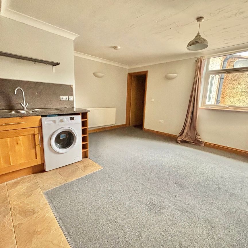 Queens Road, Nuneaton, CV11 - Photo 1