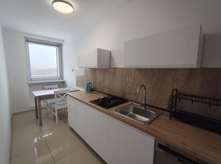 Przestronna kawalerka z dużym balkonem - Zdjęcie 4