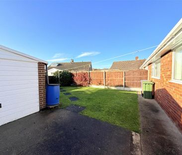 2 bedroom bungalow to rent - Photo 2