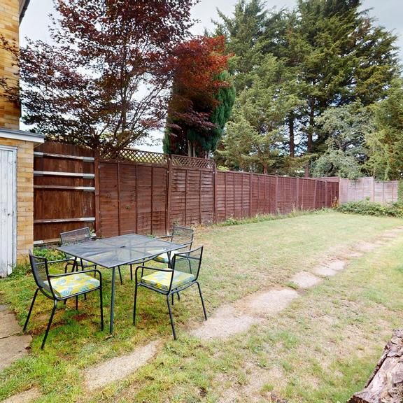 3 bedroom ground floor flat to rent - Photo 1