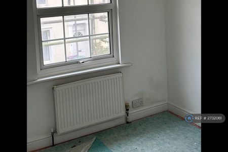 3 bedroom maisonette to rent - Photo 5