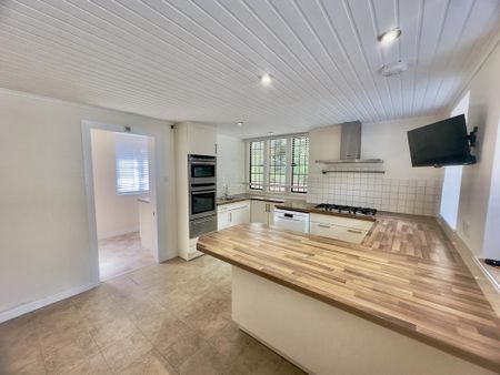 3 bedroom character property to rent - Photo 5