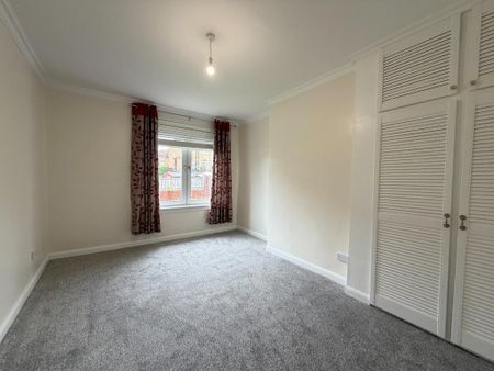3 bedroom flat to rent - Photo 4