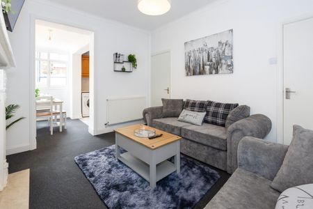 6 Bed Semi-Detached House, Breeze Hill, L9 - Photo 3