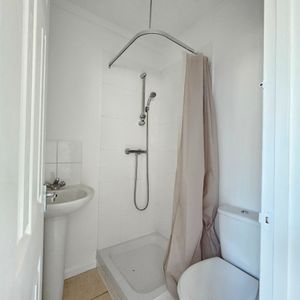 Studio Flat, Riverside Road, N15 - Photo 2