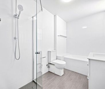 Light-filled Apartment with Spectacular Harbour Views ** Available ... - Photo 4