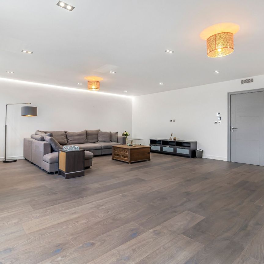 The Ridgeway, London, NW11 - Photo 1