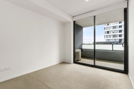 “Luxurious and Conveniently Positioned Apartment” - Photo 2