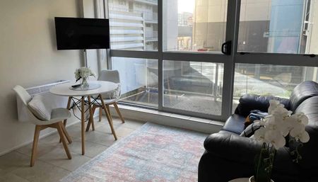 Fully furnished Harvard Apartment with Balcony! - Photo 2