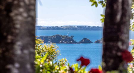 Tranquil Waiheke Guesthouse with Sea Views - Photo 5