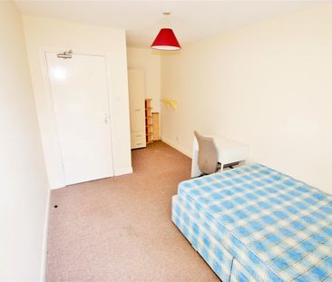 2 Bed Flat, North Hill Road, LS6 - Photo 3