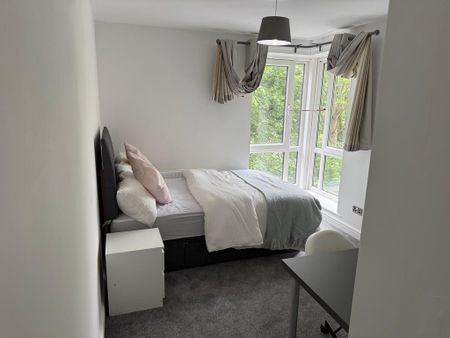 4 bedroom flat to rent - Photo 5