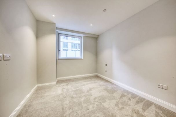 2 Bed Flat, Hawker Building, SW11 - Photo 1