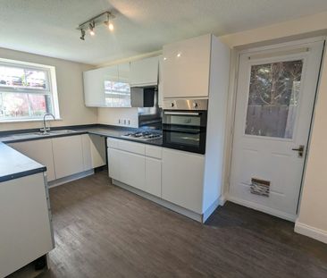 Detached house to rent on - Photo 4