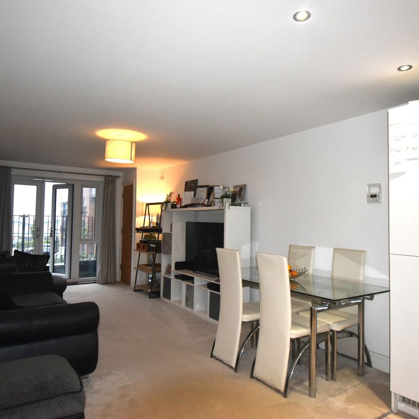 Willow House, Carter Court, RG27 - Photo 1