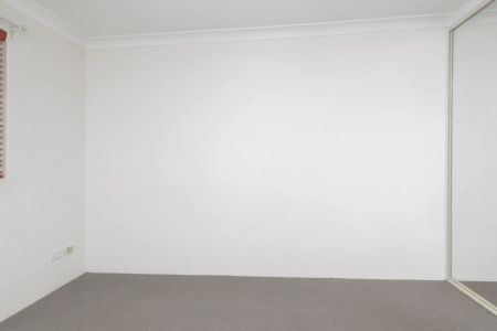 Comfortable & Inviting 2-Bedroom Home in Parramatta's River Precinct - Photo 4