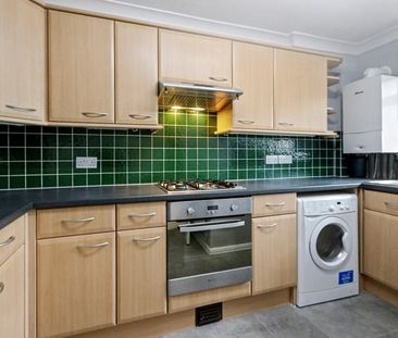 Cottage Grove, Surbiton, KT6 - Photo 2