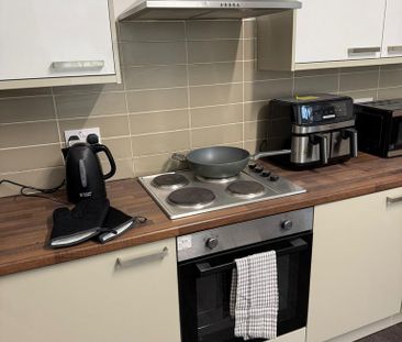 8 bedroom house share to rent - Photo 4