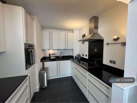 2 bedroom flat to rent - Photo 5