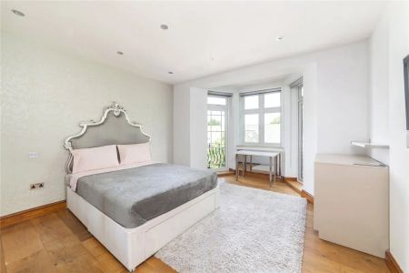 3 bedroom flat in 250 Finchley Road - Photo 3