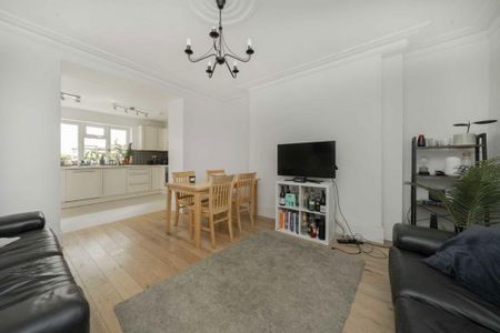 3 bedroom flat to rent - Photo 3