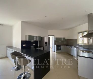 Location Maison 4 pièces 145m² CHATEAUNEUF GRASSE 06740 - Photo 6