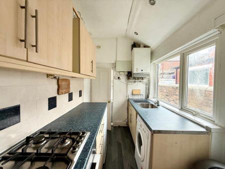 2 bedroom terraced house to rent - Photo 2