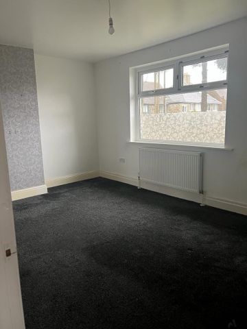 3 bedroom flat to rent - Photo 2