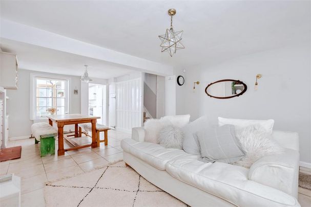 4 bedroom terraced house to rent - Photo 1