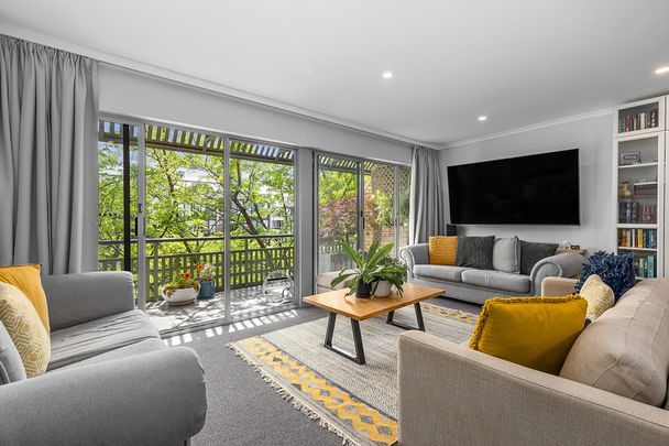 Private Sauna. Prime Location. - Photo 1