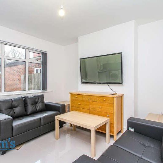 Clifton Boulevard, Nottingham, NG7 - Photo 1