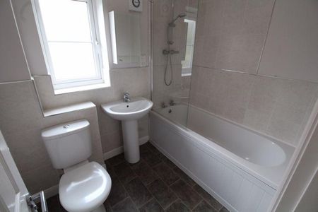 2 bedroom semi-detached house to rent - Photo 4