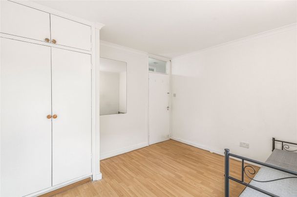 St. Mary Le Park Court, Parkgate Road, SW11 - Photo 1