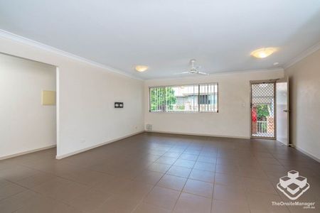 3 bed 3 Ensuites Great Location - Photo 2