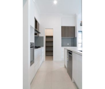 Ultra modern 4 bedrooms + 3 ensuites - Photo 5