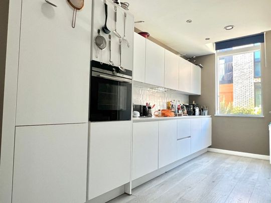 3 Bed Terraced House, Coopers Lane, E20 - Photo 1