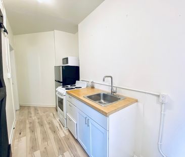 $1,249 / 1 br / 1 ba / 400 sqft 210 Wilson st unit D - Photo 2