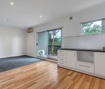 Centrally located apartment on Bell Street! - Photo 4