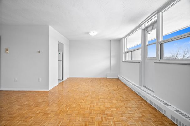 For Lease - 105 Rowena Drive Unit# 403, Toronto, Ontario - Photo 1