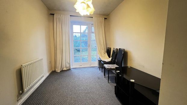 4 bedroom semi-detached house to rent - Photo 1