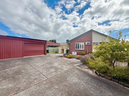 Charming Home with Modern Touches - Photo 4