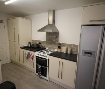 1 bedroom in a house share to rent - Photo 2