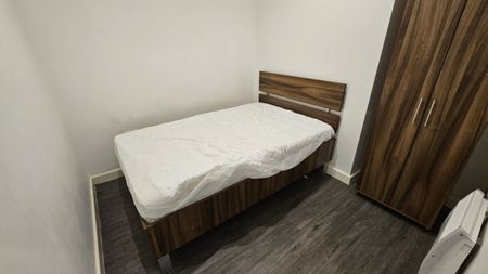 1 bed Studio - To Let - Photo 4