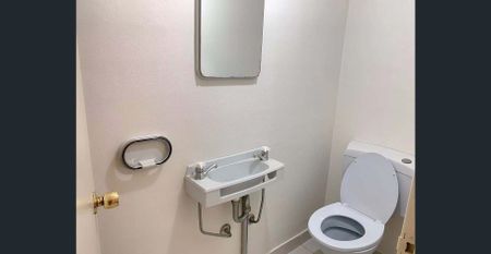 Three bedroom townhouse with floorboards throughout - Photo 5