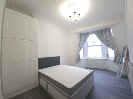 Tooting High Street, Tooting Broadway - Photo 1