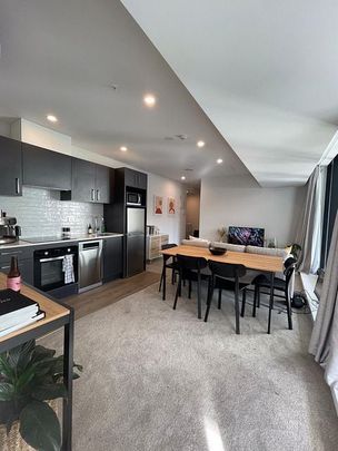 "Ready to move in - fully furnished unit" - Photo 1