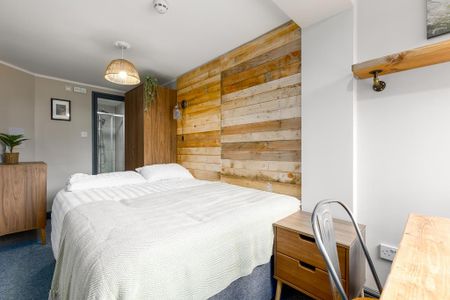 1 bedroom in a house share to rent - Photo 3